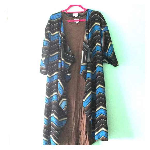 Medium Lularoe Shirley sheer lightweight cool - Picture 2 of 6